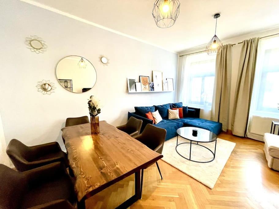 Appartement Casarina - Stilvoller Altbau In Zentraler Lage à Dresde Extérieur photo