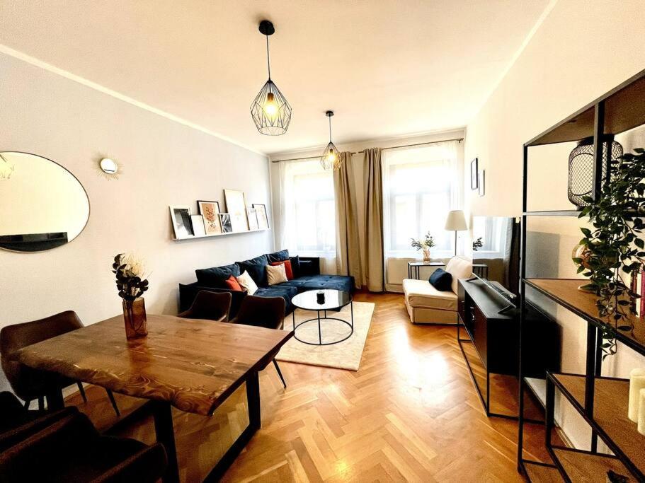 Appartement Casarina - Stilvoller Altbau In Zentraler Lage à Dresde Extérieur photo