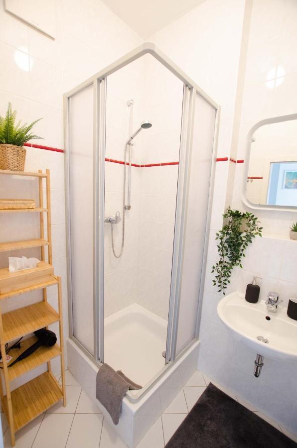Appartement Casarina - Stilvoller Altbau In Zentraler Lage à Dresde Extérieur photo