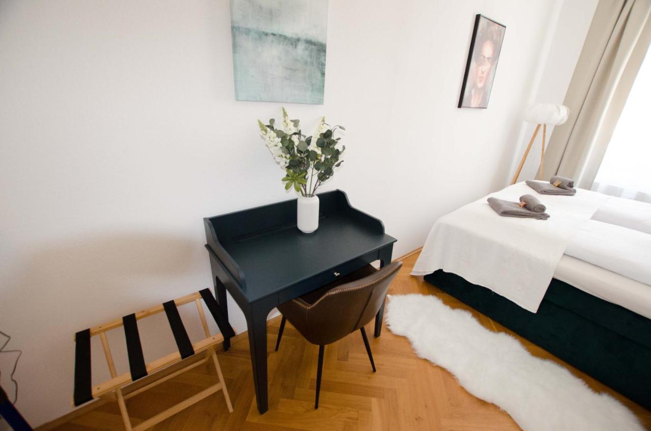 Appartement Casarina - Stilvoller Altbau In Zentraler Lage à Dresde Extérieur photo